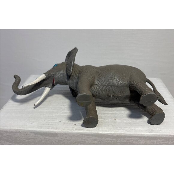 Realistic Gray Plastic Elephant Figurine 1980's Blue Eyes 7" x 4.5" - Picture 6 of 8